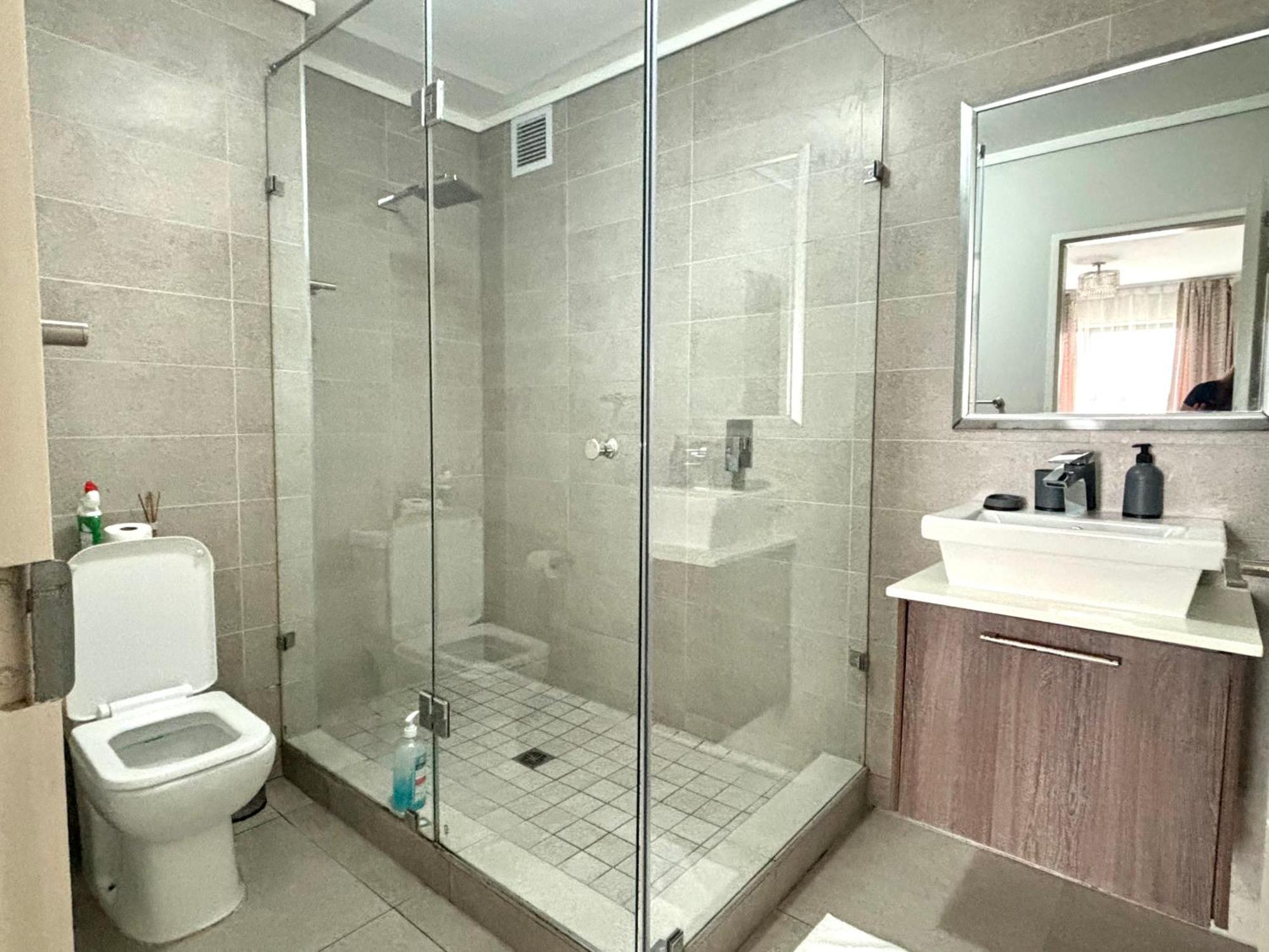 6 Sleeper Near Canal Walk