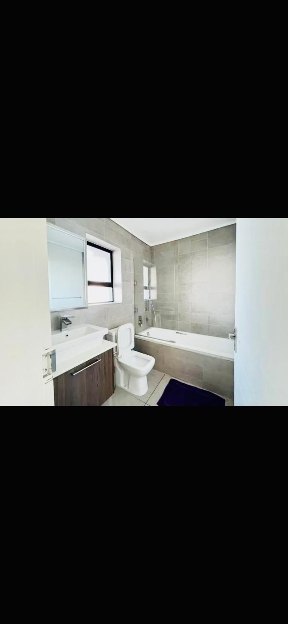 6 Sleeper Near Canal Walk