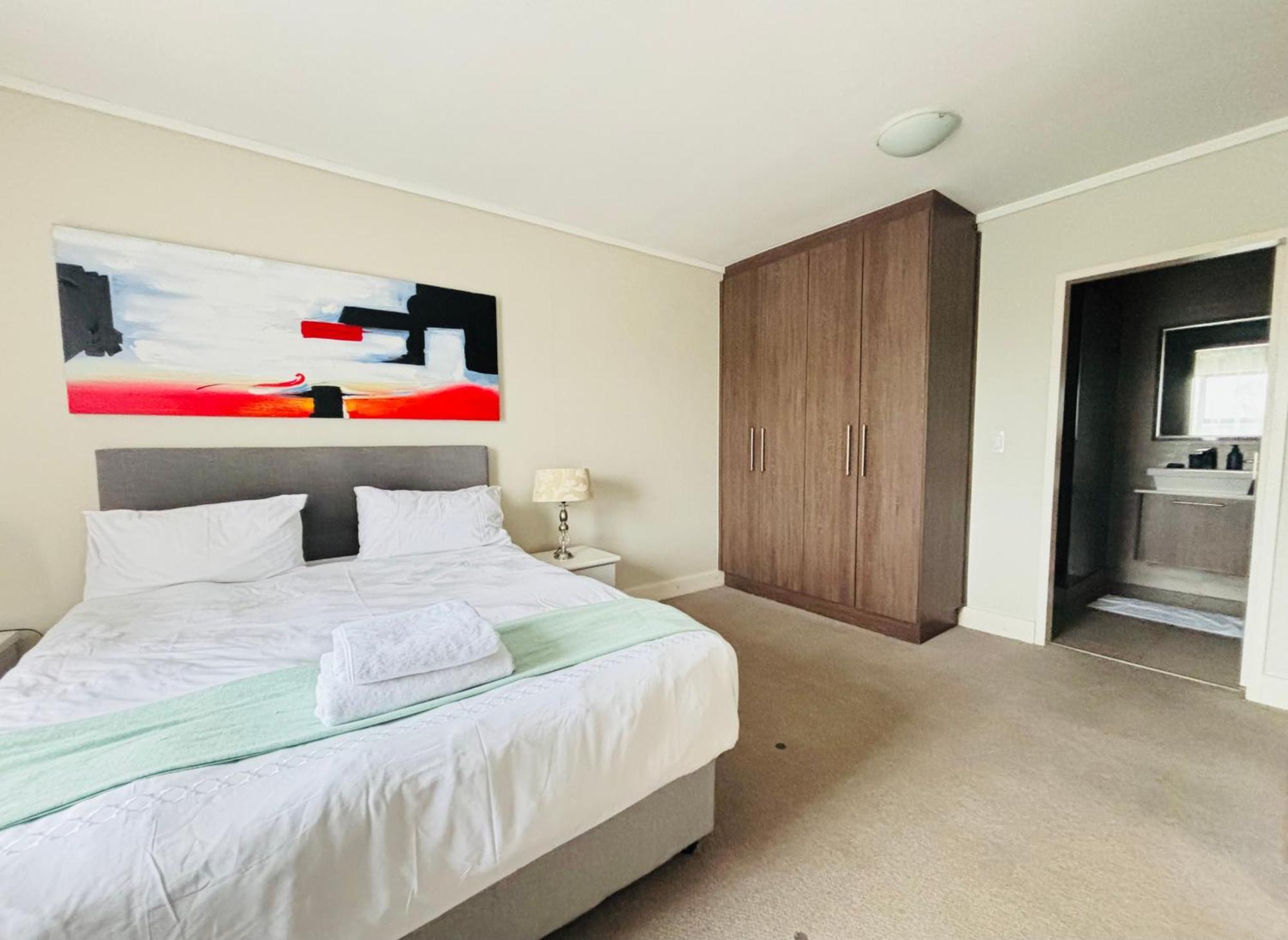 Apartment 6 Sleeper Near Canal Walk *
