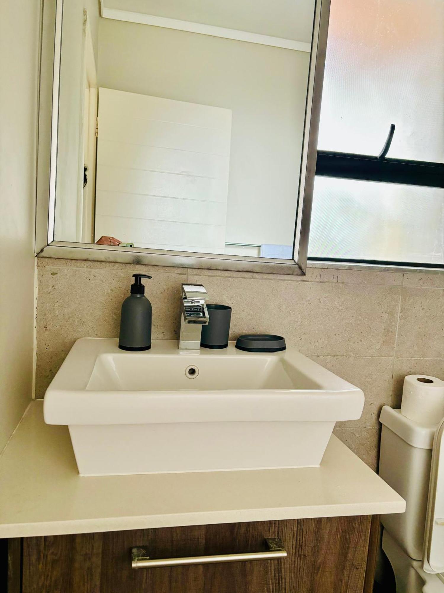 6 Sleeper Near Canal Walk Apartment *