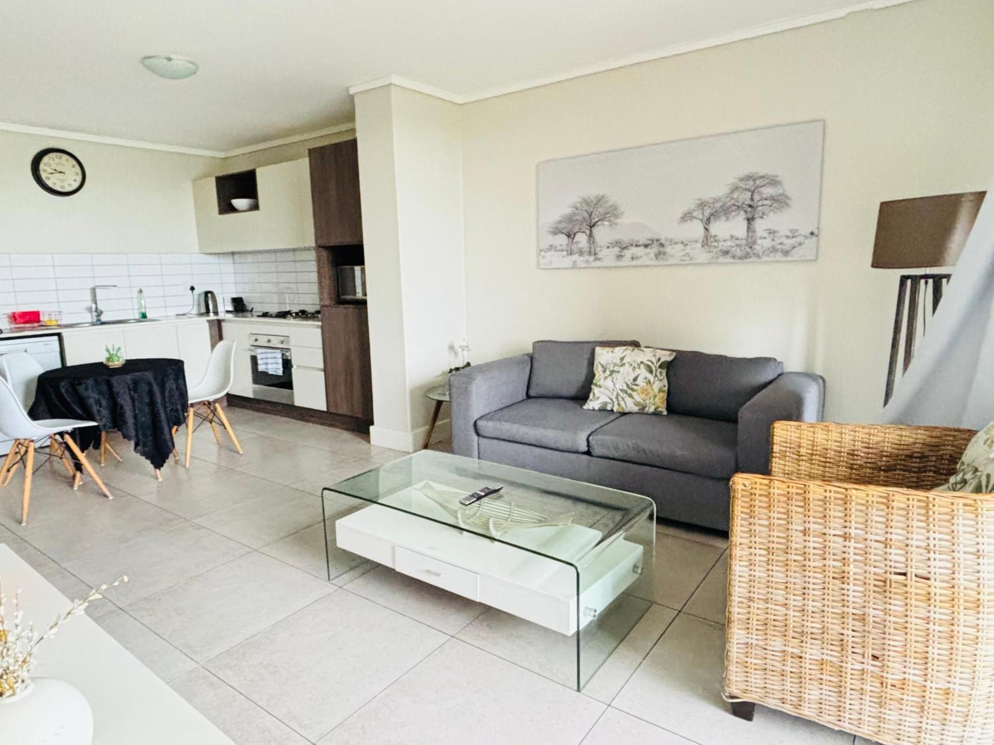 6 Sleeper Near Canal Walk Apartment